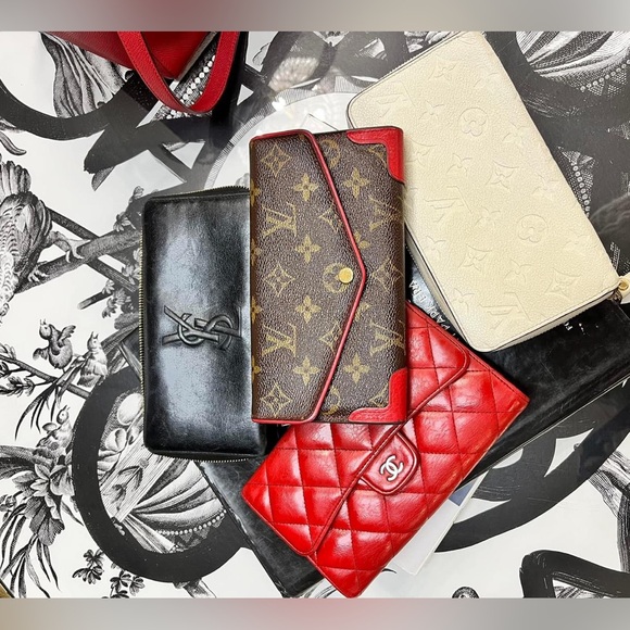 Chanel - Authentic - Lambskin Wallet - Red - Gorgeous with COA and Box - Picture 16 of 16